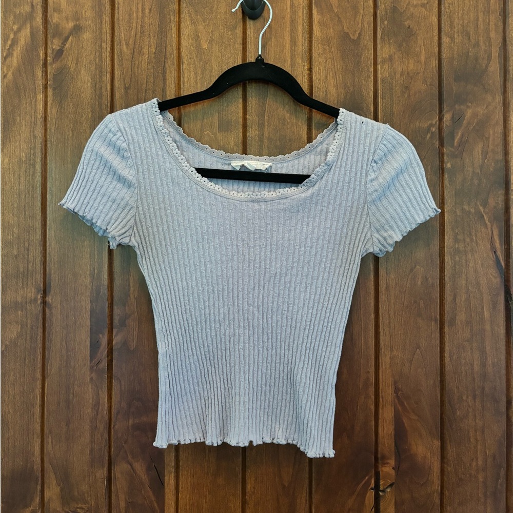 Juniors Ribbed Scoop Neck Short Sleeve Crop Top